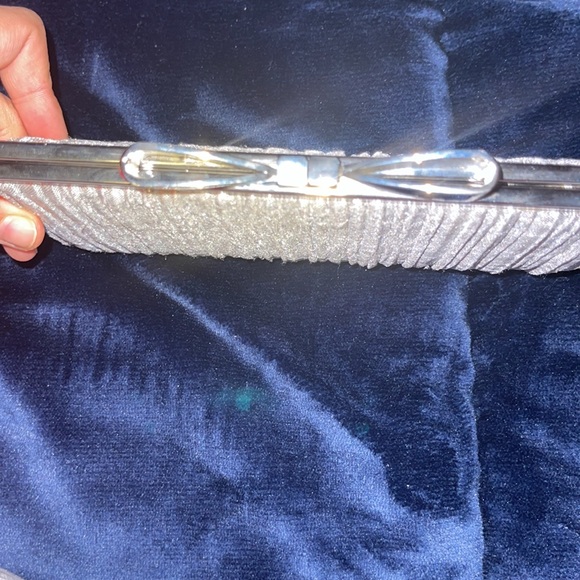 Silver clutch great for weddings and events - Picture 3 of 4